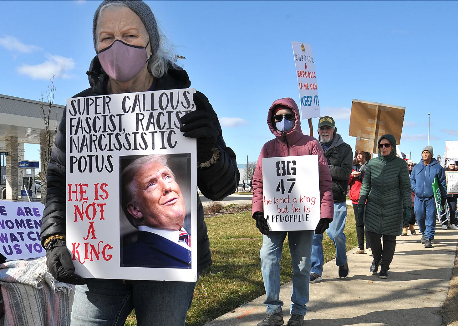 Estimated 2,000 attend Macomb No Kings rally